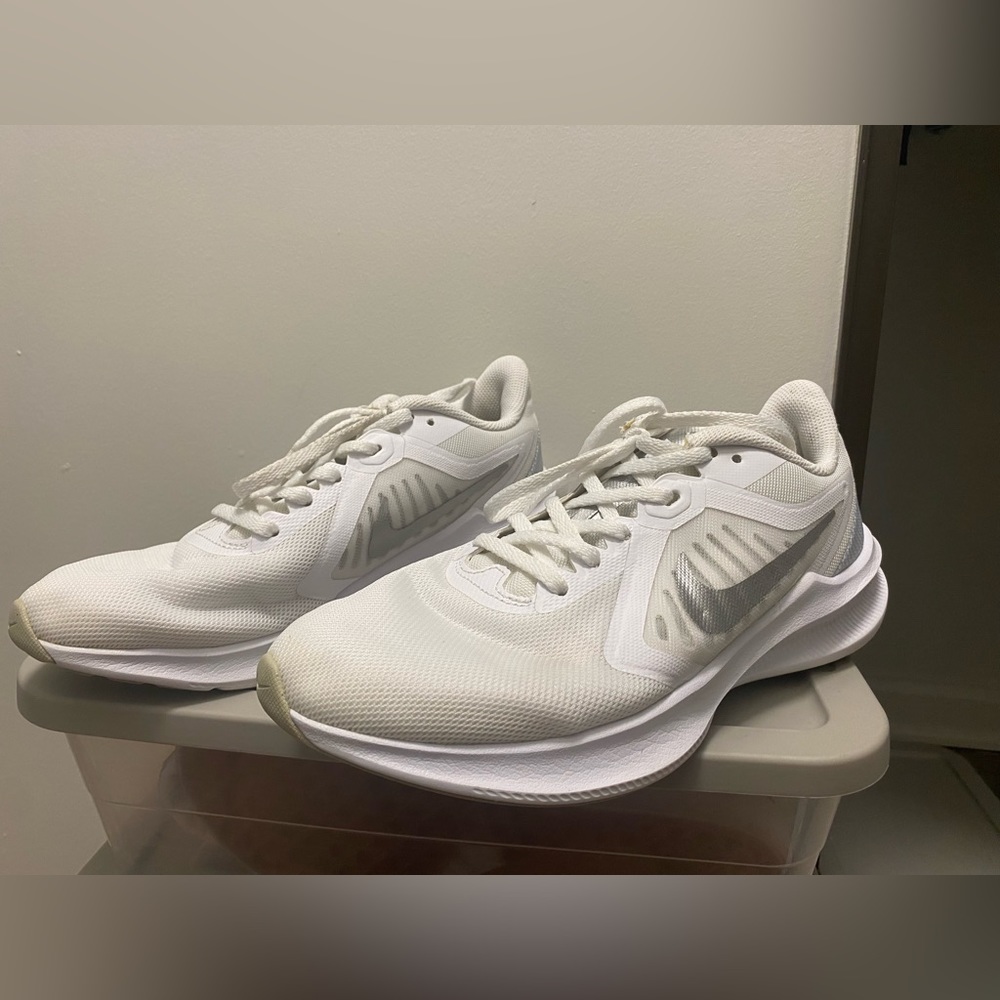 Nike Downshifter 11's Size 6 Gem